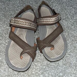 Baretraps sandals size 8